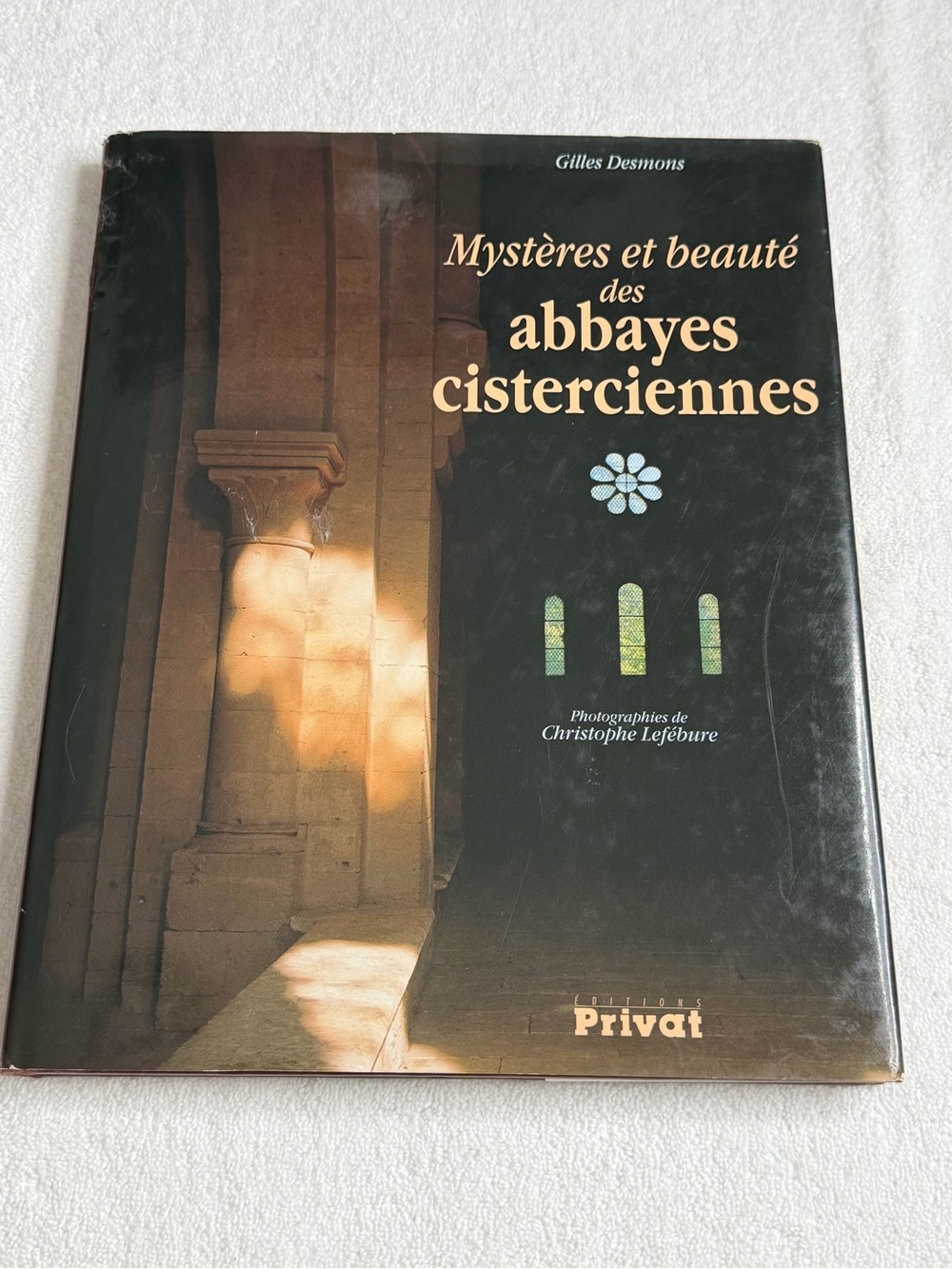 Mystères et beauté des abbayes cisterciennes - Black Hardcover Book